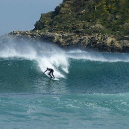 San_Sebastian_la_zurriola_Surfer_wave_1